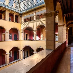 Cour Des Loges Lyon, A Radisson Collection Отель Лион