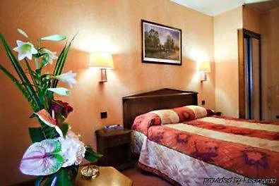 ***  Hotel Meslay Republique Párizs Franciaország